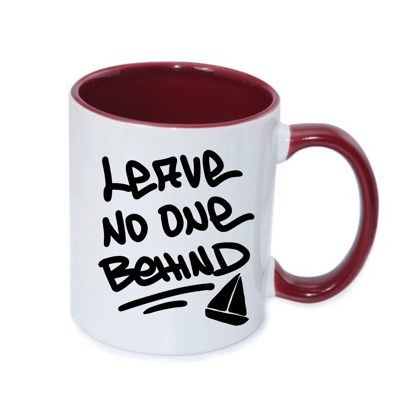 Kaffeetasse mit der Aufschrift "Leave No One Behind" und einem kleinen Segelboot-Symbol.