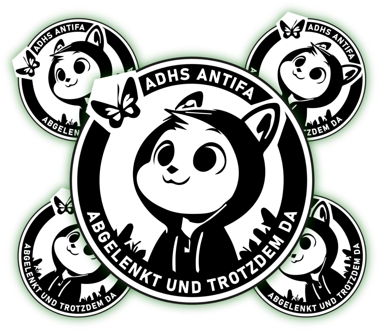 Aufkleber mit einem einzigartigen Design, das einen freundlichen Charakter und die Aufschrift "ADHS ANTIFA" zeigt. Aufkleber mit einem niedlichen Cartoon-Charakter in einem Kapuzenpullover, umgeben von Schmetterlingen und dem Text "ADHS ANTIFA - ABGELENKT UND TROTZDEM DA".
