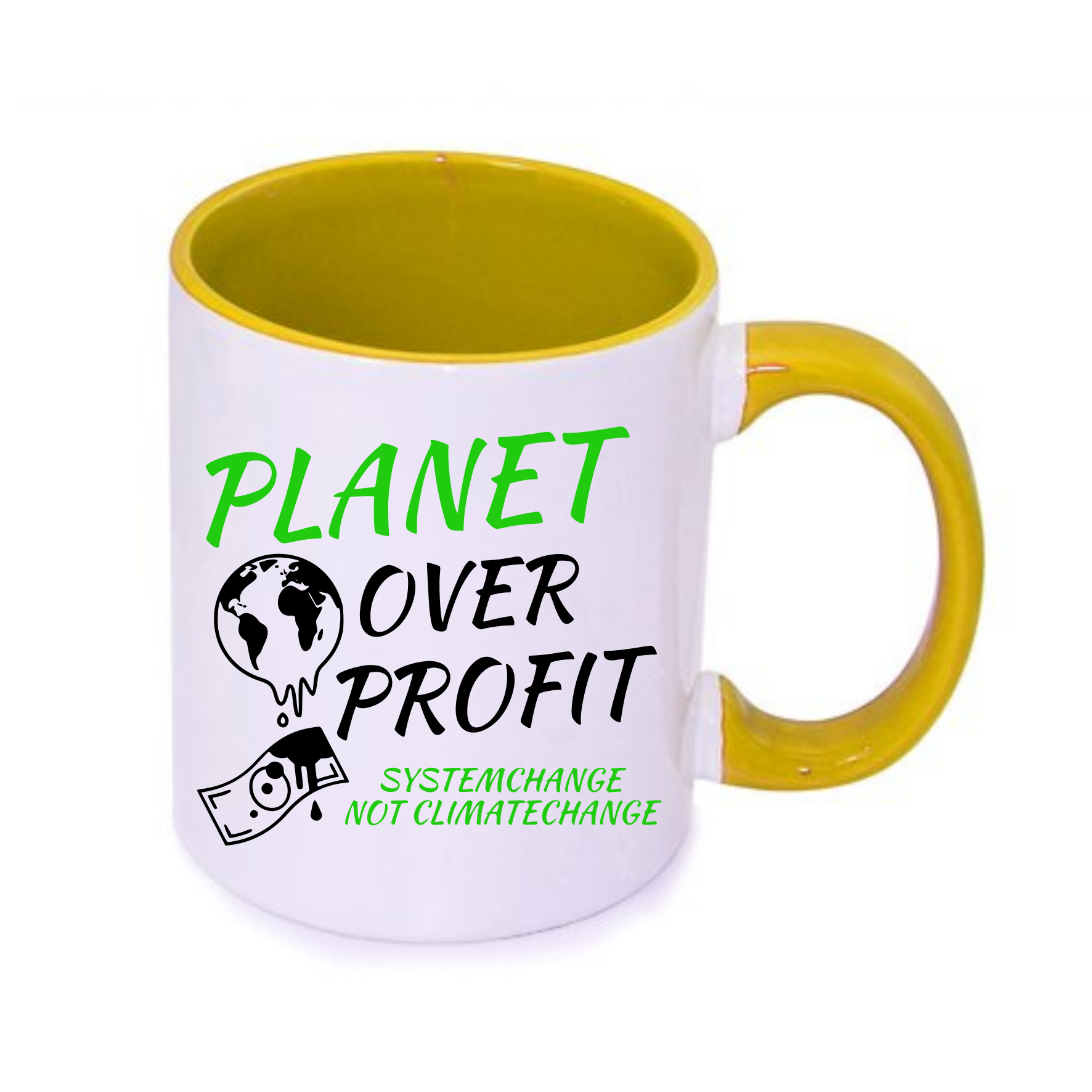 Eine Tasse mit einem bunten Design, auf der der Schriftzug "PLANET OVER PROFIT" sowie "SYSTEMCHANGE NOT CLIMATECHANGE" in auffälligen Buchstaben zu sehen ist.