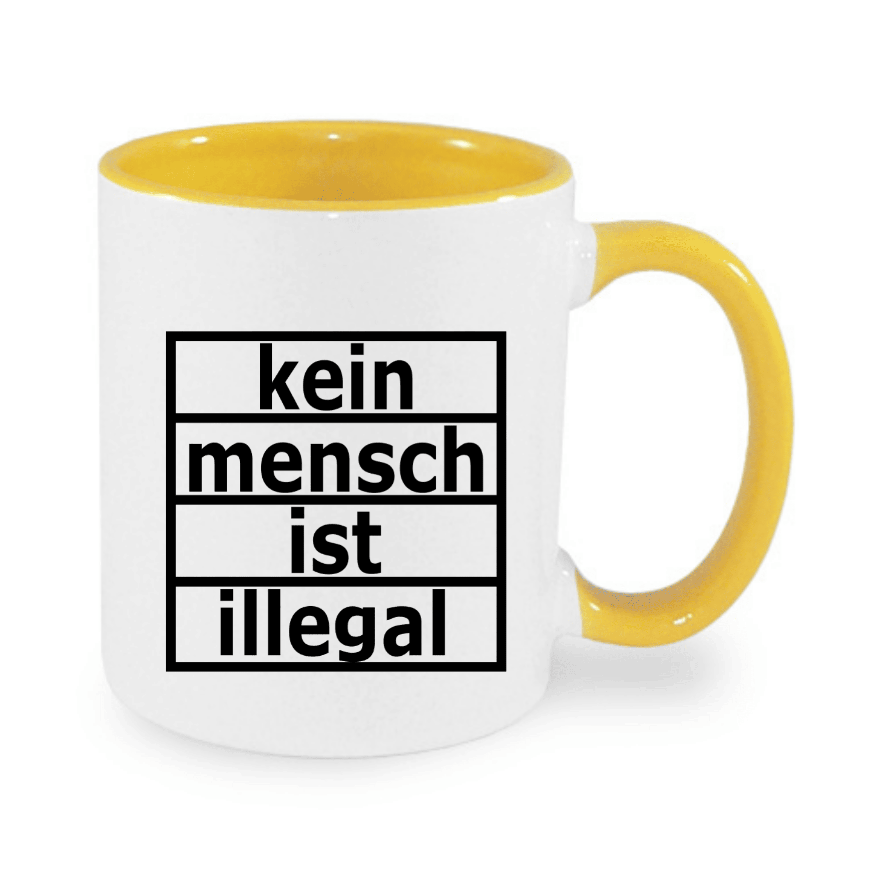 Tasse mit gelbem Henkel und innenseitigem Rand, bedruckt mit dem Schriftzug "kein mensch ist illegal" in schwarzer Schrift.