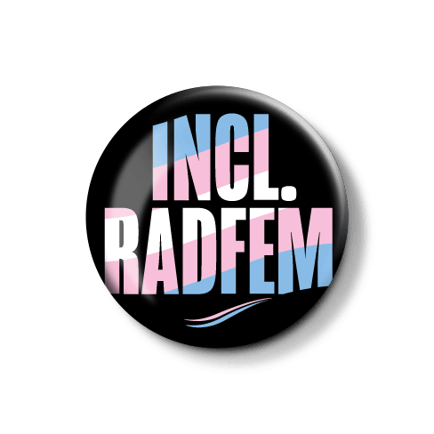 Anstecknadel „INCL. RADFEM“ – Ausdruck von Solidarität und Identität. Runde Anstecknadel mit dem Aufdruck „INCL. RADFEM“ in blauen und rosa Farben.