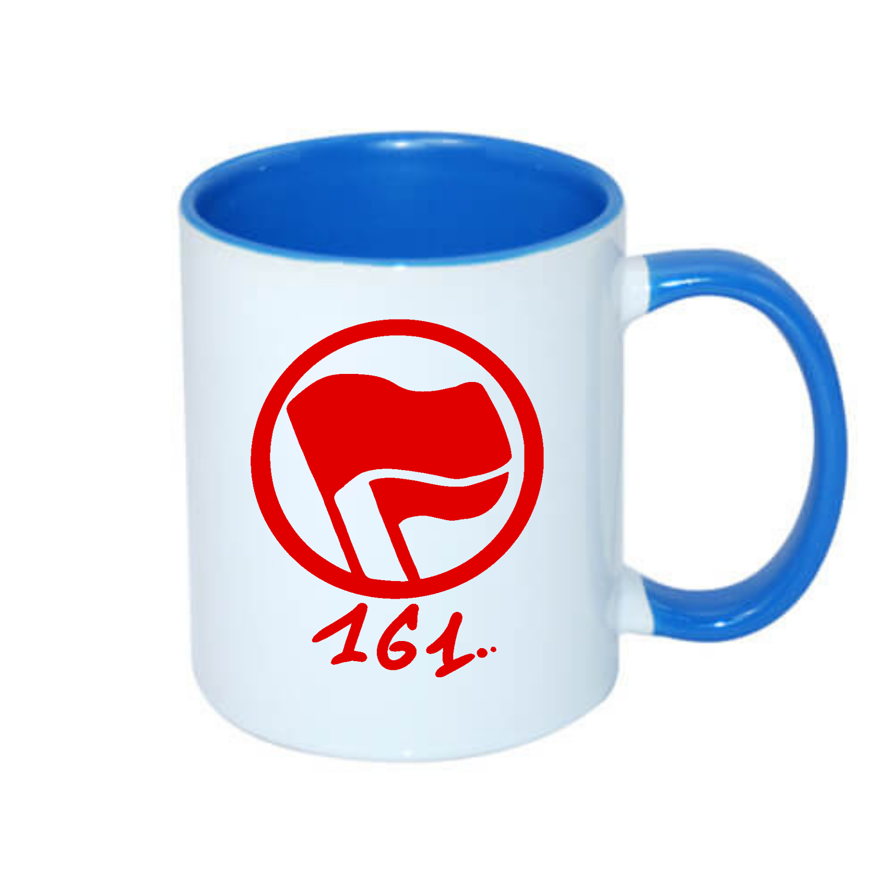 Tasse mit rotem Flaggen-Design und blauen Henkel.