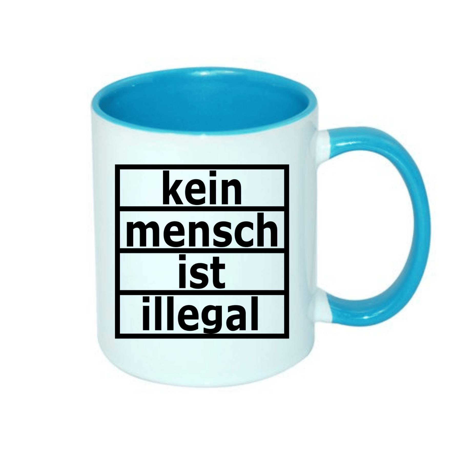 Keramiktasse mit dem Aufdruck "kein mensch ist illegal" in schwarzer Schrift auf weißem Hintergrund und blauem Henkel.