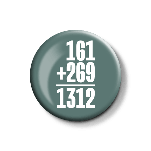 Mathematischer Button mit Addition und Lösung. Mathe-Button mit den Zahlen 161, 269 und 1312 in weißer Schrift auf grünem Hintergrund.