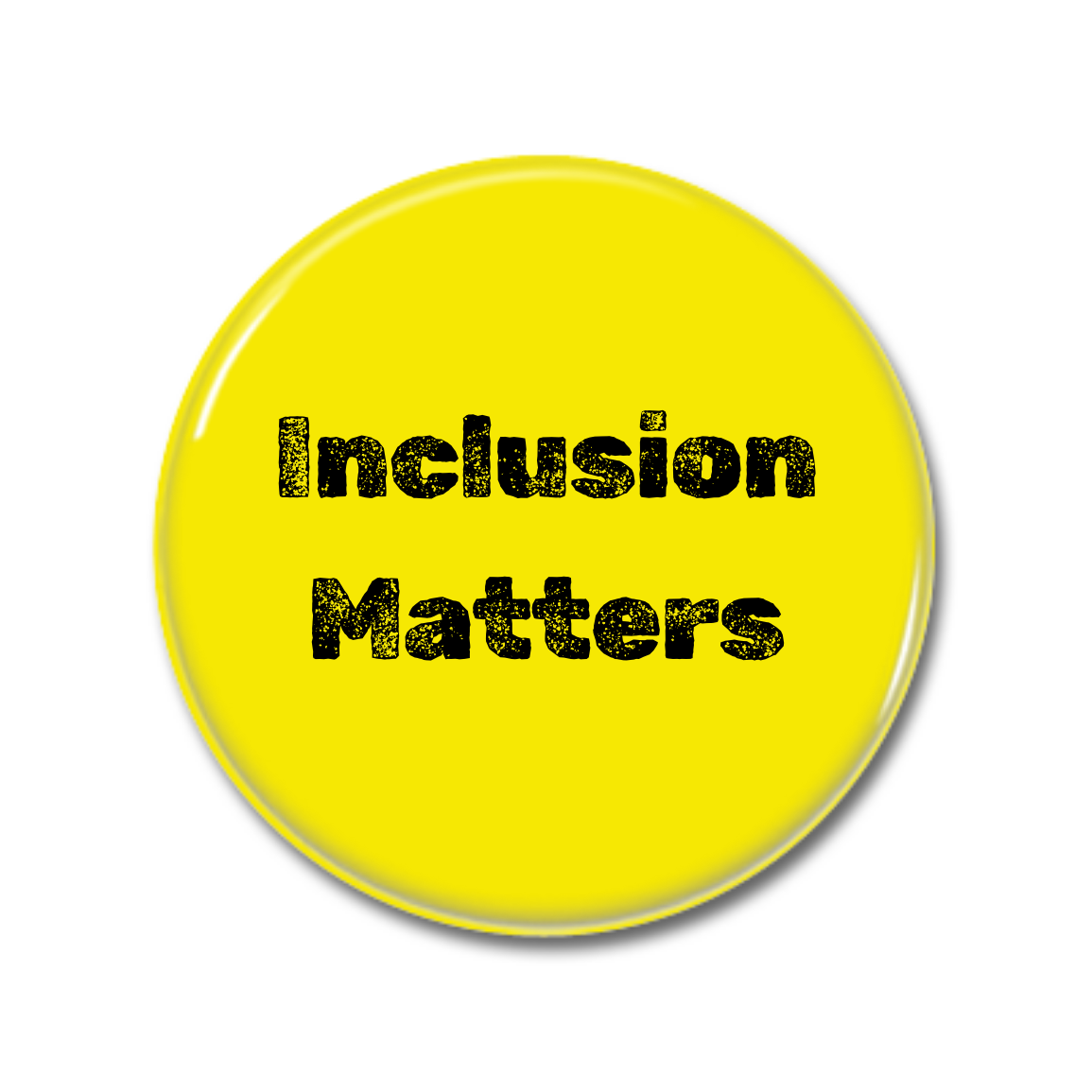 Gelber Anstecker mit der Aufschrift "Inclusion Matters" in schwarzer, fetter Schrift.